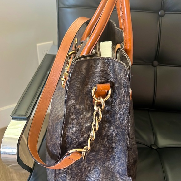 Michael Kors - Picture 2 of 4